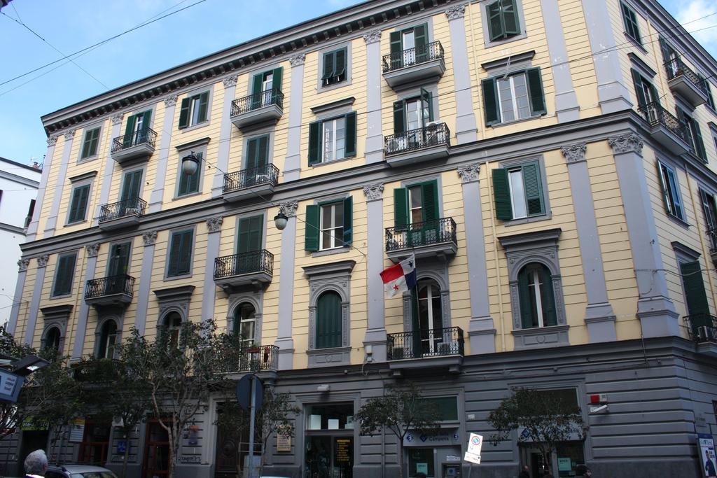 Bed and Breakfast Be Italian Flat Duomo 319 à Naples Extérieur photo