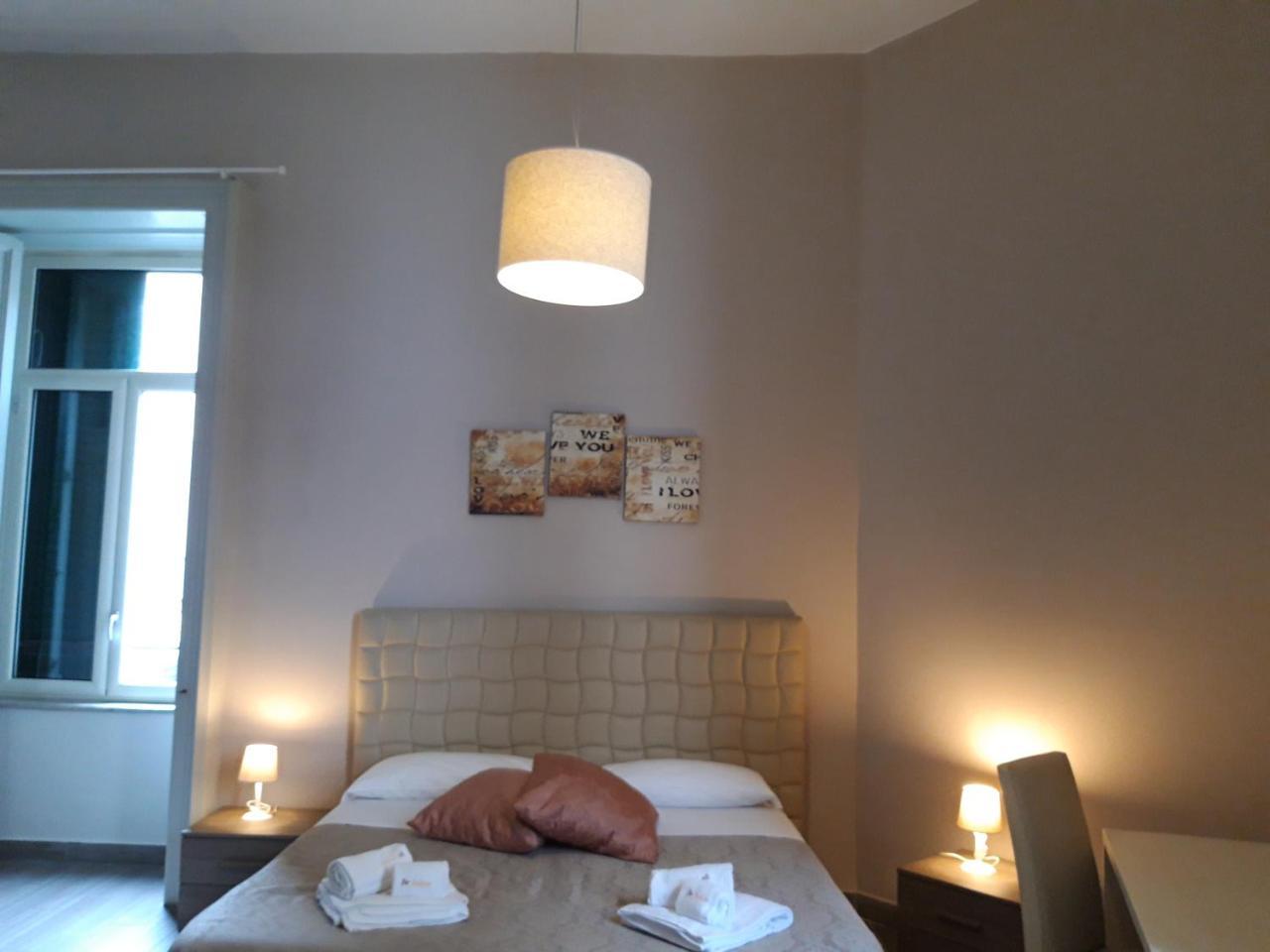 Bed and Breakfast Be Italian Flat Duomo 319 à Naples Extérieur photo