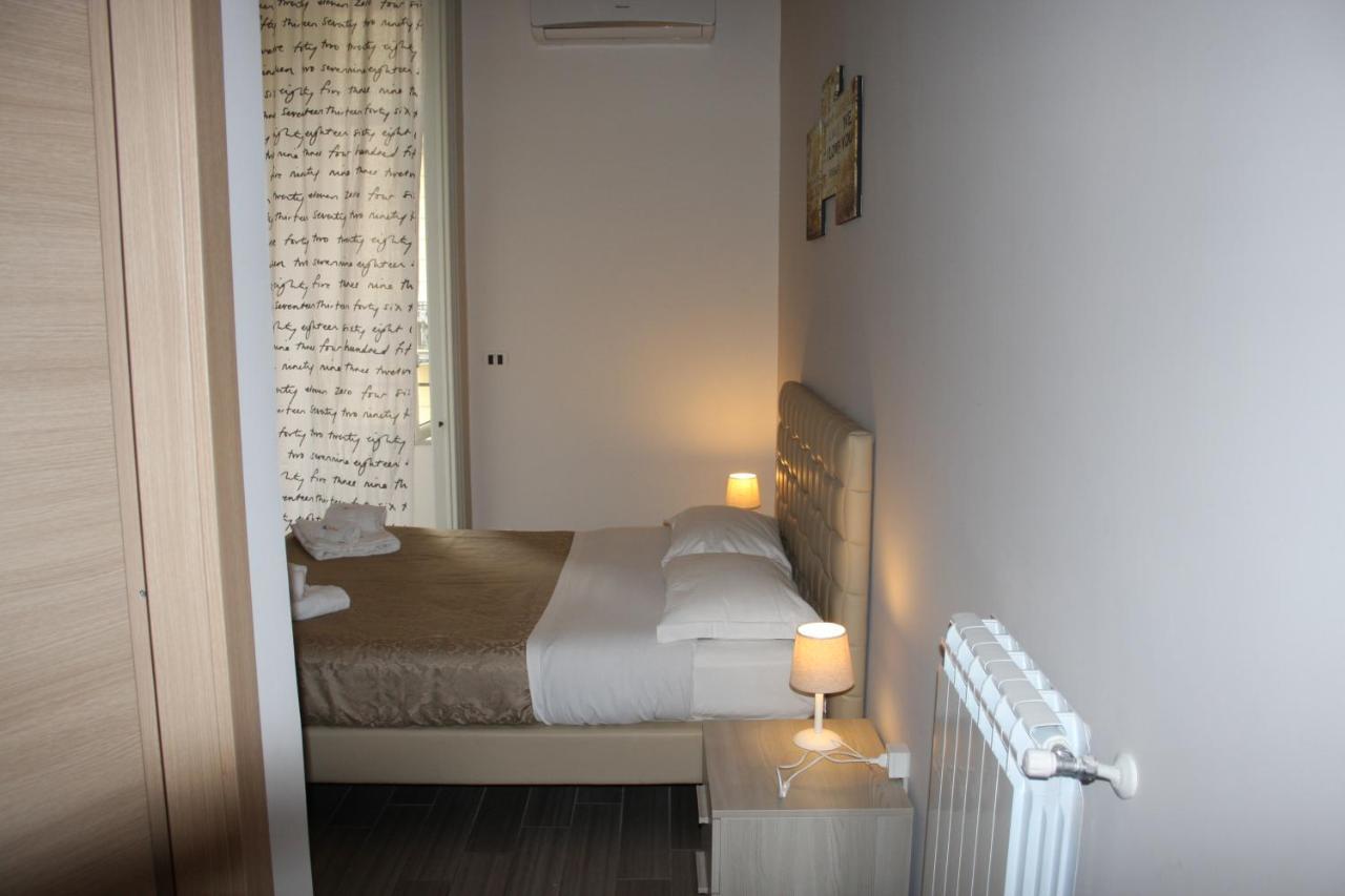Bed and Breakfast Be Italian Flat Duomo 319 à Naples Extérieur photo